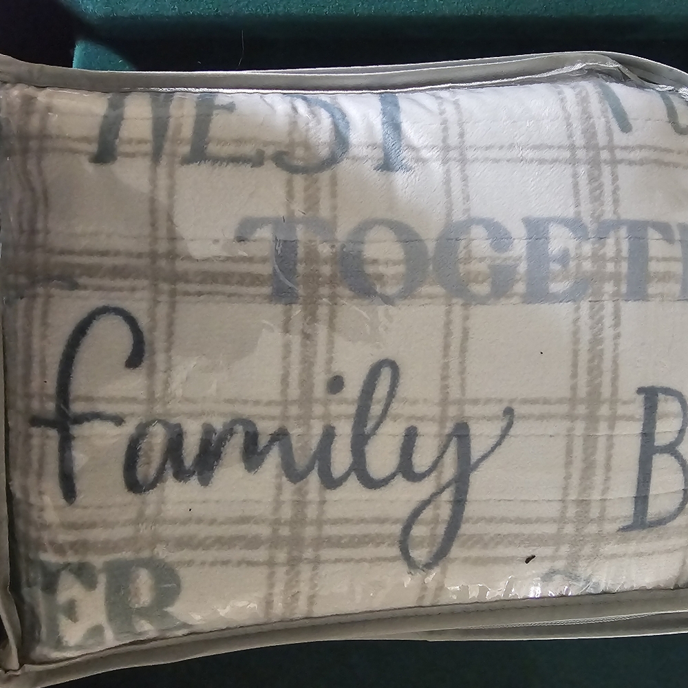 Plush heated throw  Premier Comfort